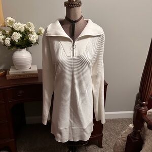 White Ribbed Knit Sweater with Zipper